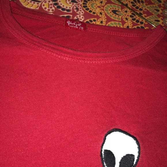 Brandy Melville Alien Tee - Picture 2 of 2